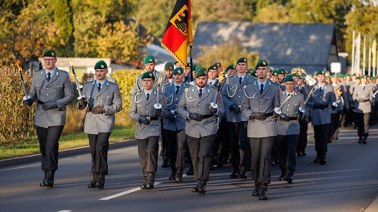 Im Kriegsfall müssen laut Sensburg viele Soldaten auch durch Reservisten ersetzt werden.