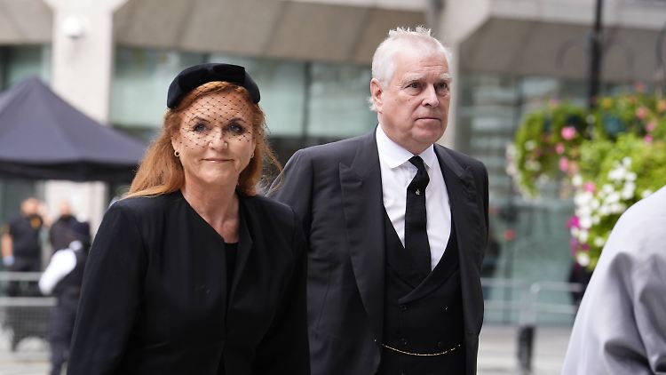 Sarah Ferguson und Ex-Mann Prinz Andrew stehen nun ohne Titel da.