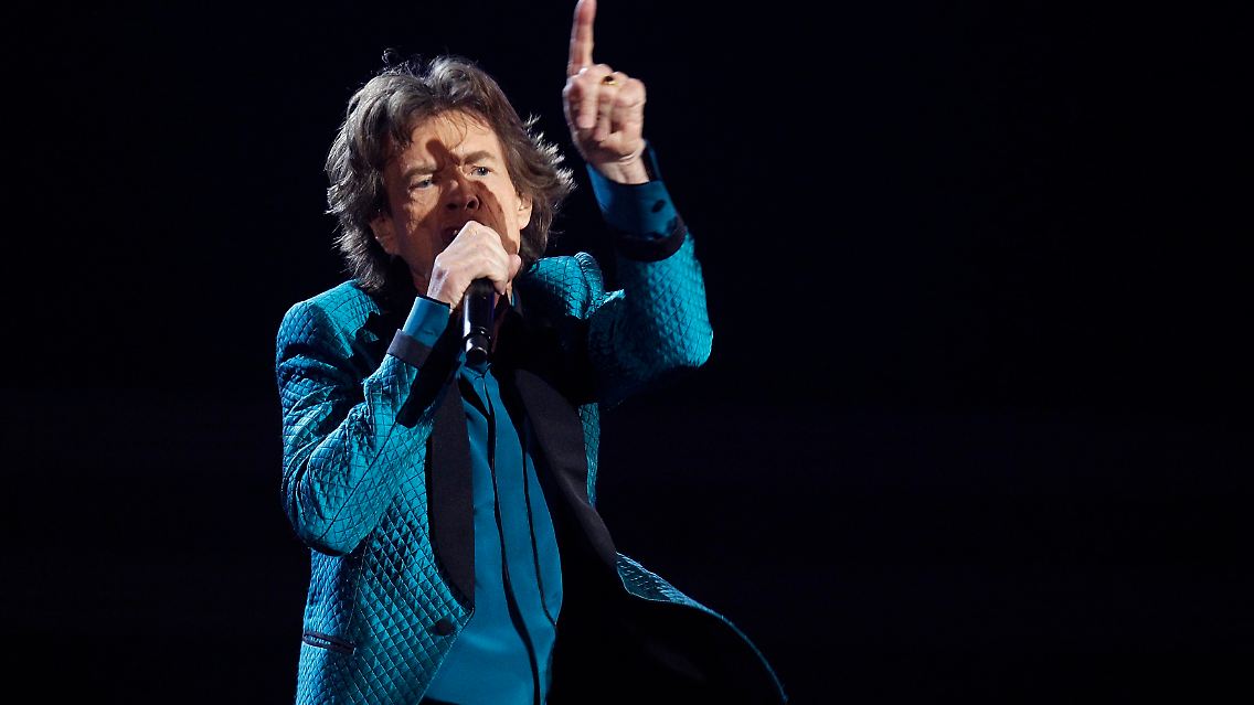 2011-02-14T051536Z_01_LOA904_RTRMDNP_3_MUSIC-GRAMMYS.JPG2685992797212849498.jpg