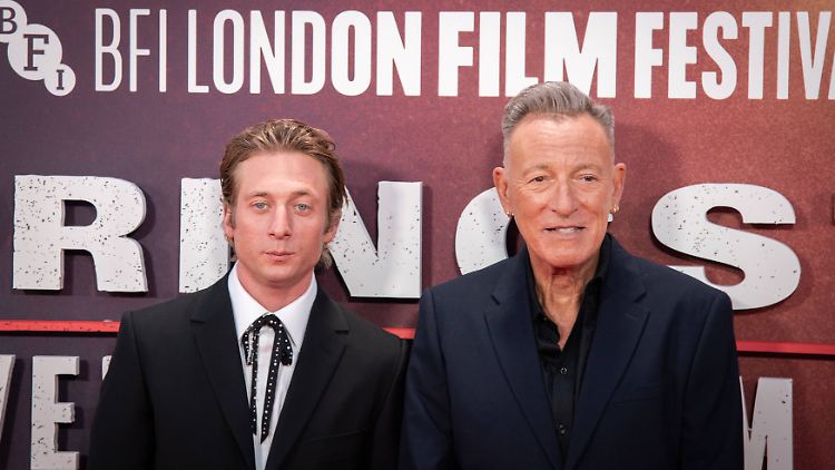 Jeremy Allen White (l.) und Bruce Springsteen bei der Premiere des Films.