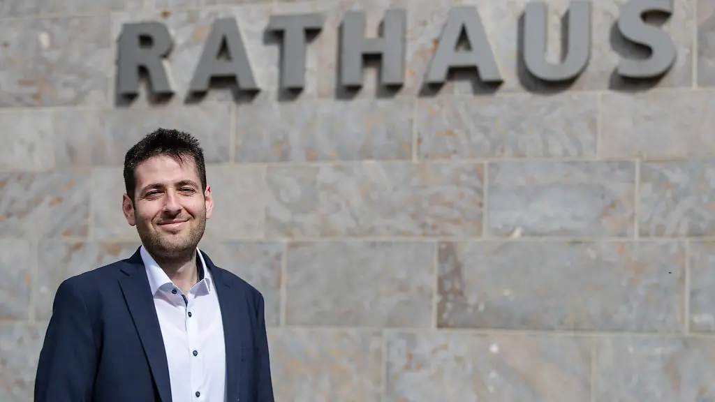 Ryyan-Alshebl-ist-mit-einer-absoluten-Mehrheit-von-55-41-Prozent-der-Stimmen-zum-neuen-Rathauschef-gewaehlt-worden