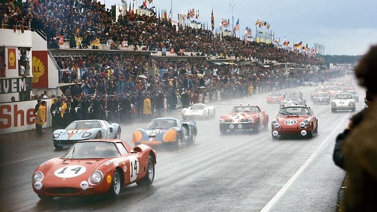 
Jahrelang dokumentierte er die Welt der Sportautos, sowohl als 
Formel-1-Kommentator für die Rai sowie in Beiträgen für Zeitungen 
wie "La Gazzetta dello Sport". 