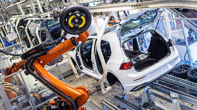 Einem Bericht zufolge zieht VW in Erwägung, die Produktion des VW Golf in Wolfsburg in der nächsten Woche auszusetzen.