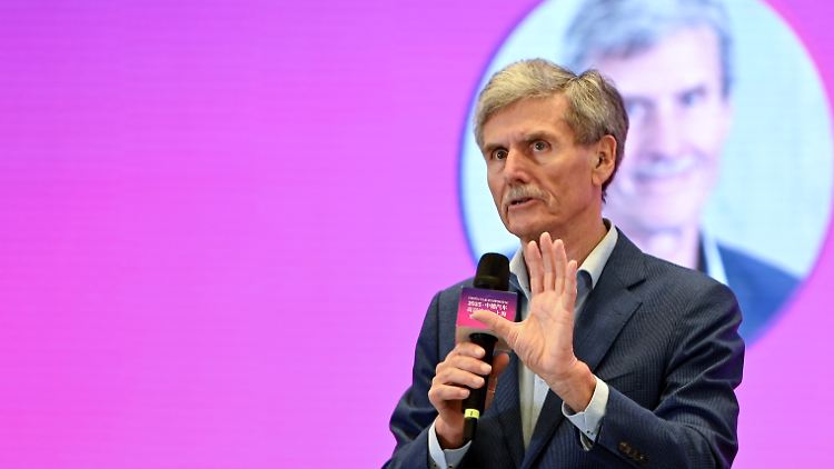 Ferdinand Dudenhöffer, Autoexperte des Bochumer CAR-Center Automotive Research, bei einer Tagung am Rande der Messe Auto Shanghai im April dieses Jahres.