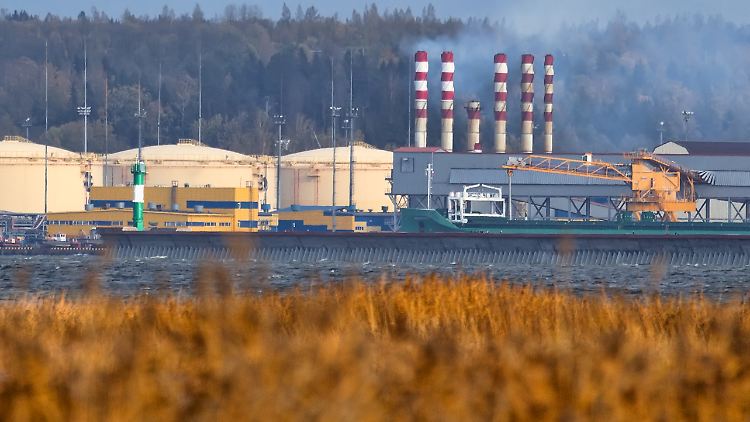 Die neuen Sanktionen sollen Russlands Einnahmen aus Öl- und Gasgeschäften weiter reduzieren.