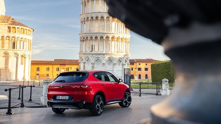 Das Heck dieses Alfa ist trotz prägnanten Lichtdesigns nicht ganz so fancy wie die Frontansicht.