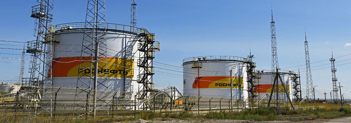 2023-09-02T125002Z_1973616310_RC2JZ2A5PFPY_RTRMADP_3_RUSSIA-ENERGY.JPG