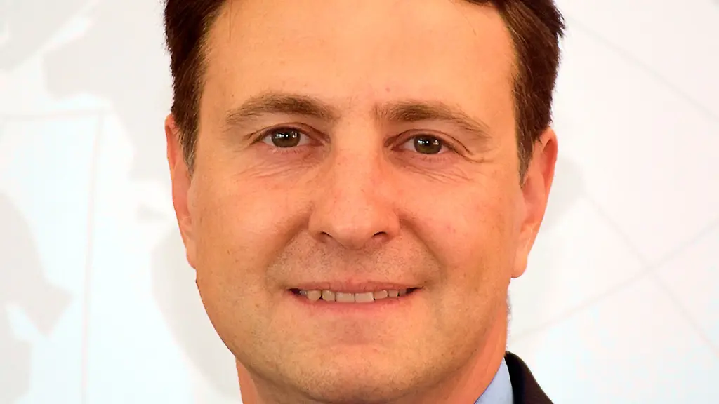 David-Sirakov-Politologe