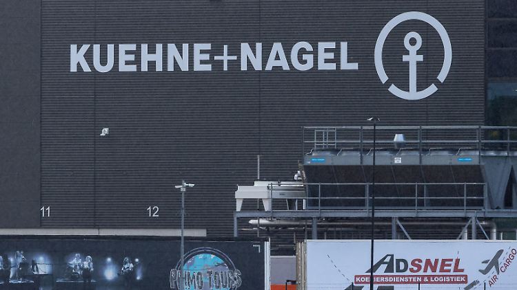 Kühne+Nagel ist ein weltweit führender Logistikkonzern. Der Mehrheitsgesellschafter Klaus-Michael Kühne gehört zu den wohlhabendsten Menschen Europas.