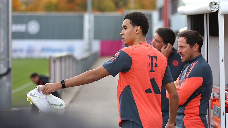 Jamal Musiala ist zurück auf dem Fußballplatz.