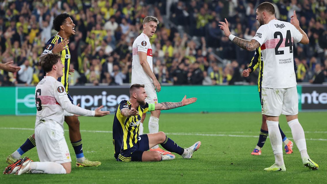 epi_1004561076_REUTERSFOTO_2025-10-23T172648Z 1076275204 UP1ELAN1CGMTU RTRMADP 3 SOCCER-EUROPA-FB-VFB.JPG_UEFA Europa League -.jpg