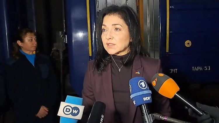 Deutschland werde der Ukraine helfen, durch den Winter zu kommen, kündigte Bundeswirtschaftsministerin Katherina Reiche (CDU) bei einem Besuch in Kiew an.