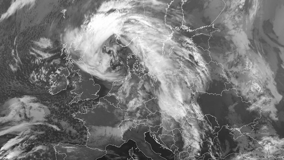Die Aufnahme zeigt die Wolkensituation heute Morgen gegen 5.50 Uhr (MESZ).