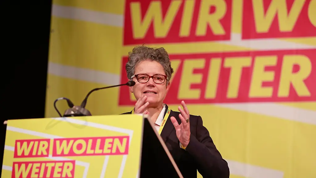 Lydia-Hueskens-Sachsen-Anhalts-Parteivorsitzende-der-FDP-spricht
