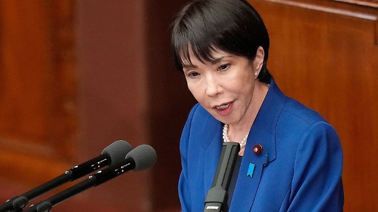 Japans erste Regierungschefin Takaichi hebt den Verteidigungsetat schneller an als bislang geplant.