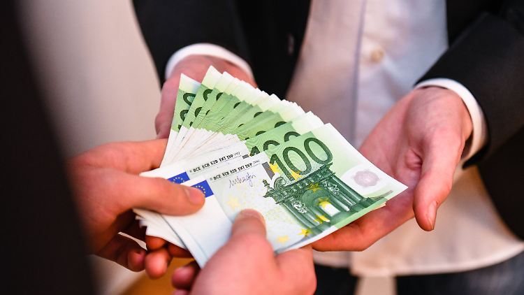 Jugendliche und Kinder werden mit Geld gelockt, um sie Straftaten ausführen zu lassen.