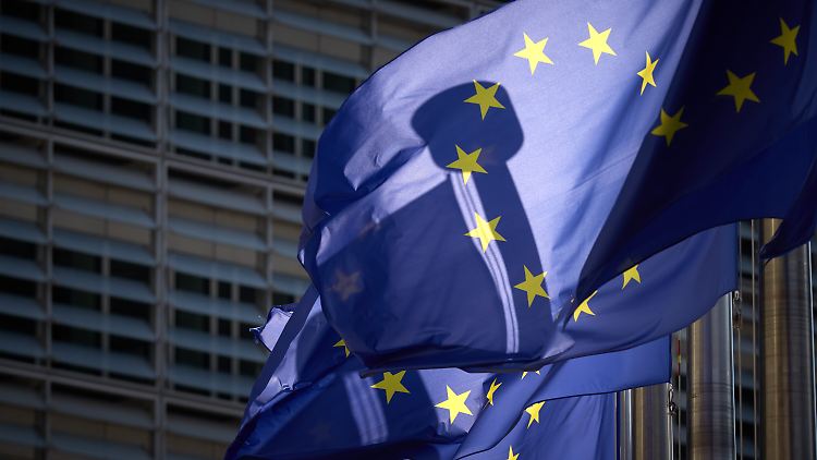 Brüssel droht mit an den Umsatz gekoppelten Strafen.