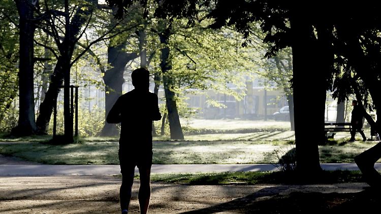 Ein Sportler mit Lust auf Fast Food, das ist das erste Opfer.