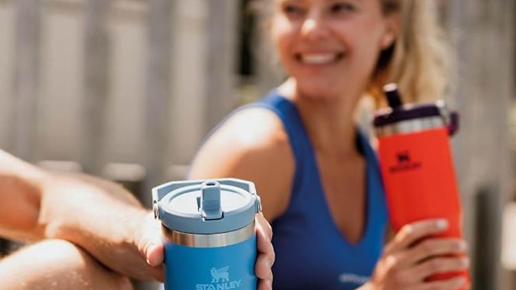 Der Stanley Flip Straw Tumbler ist das passende Trink-Accessoire für den Sport.
