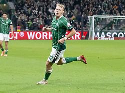 Traumtor von Grüll: Werder holt dritten Saisonsieg