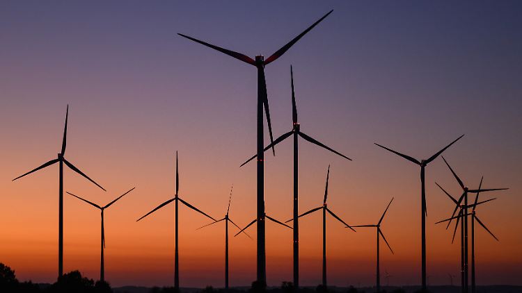 "Im Status quo besteht für einige Industrien in Deutschland akute Gefahr, die Fortführung der Energiewende nicht zu überleben", warnt die DIHK-Studie.