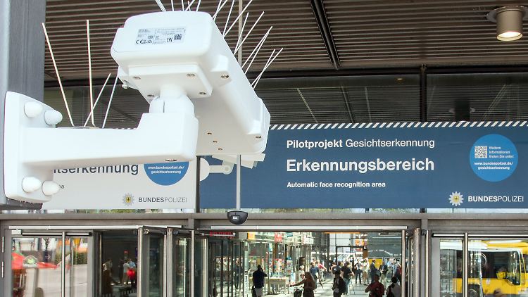 Kameras mit Gesichtserkennung sind in Deutschland bisher die Ausnahme - wie hier bei einem Pilotprojekt an einem Berliner Bahnhof.