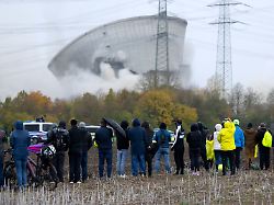 Symbol des Atomzeitalters: 160-Meter-Türme in Gundremmingen gesprengt