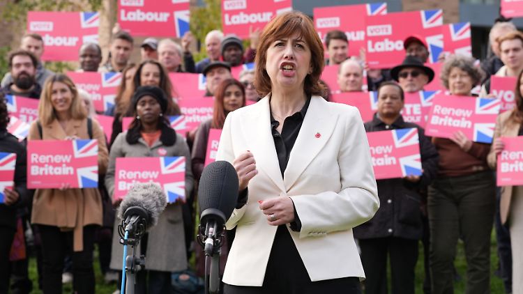 Mit deutlichen Worten kritisierte Powell Versuche, die rechtspopulistische Partei Reform UK, die derzeit in Umfragen vorn liegt, mit ihren eigenen Waffen zu schlagen.