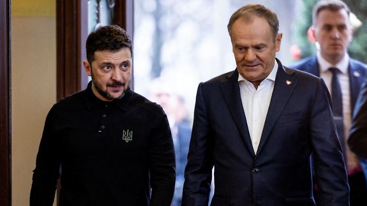 Tusk (r.) zweifelt nicht daran, dass die Ukraine als unabhängiger Staat überleben wird.