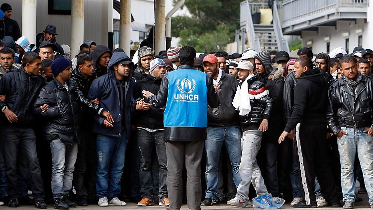 Lampedusa und Italien sind mit den neuen Flüchtlingen total überfordert.
