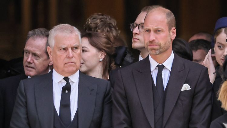 Prinz William und sein Onkel Prinz Andrew bei einer Beerdigung Mitte September.