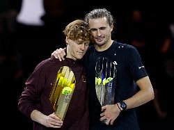Weltklasse-Leistung reicht nicht: Zverev scherzt mit derben Worten: "Jannik, du gehst uns auf den Sack"