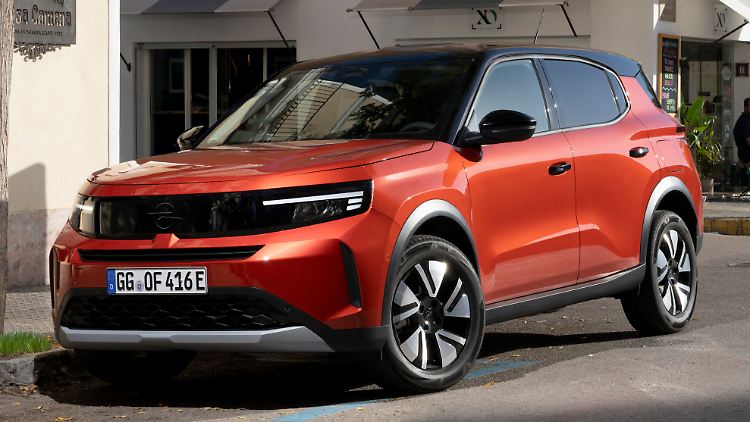 Günstig heißt nicht belanglos: Schon allein mit dem markanten Tagfahrlicht leuchtet sich der Opel Frontera in die Herzen seiner Fans.