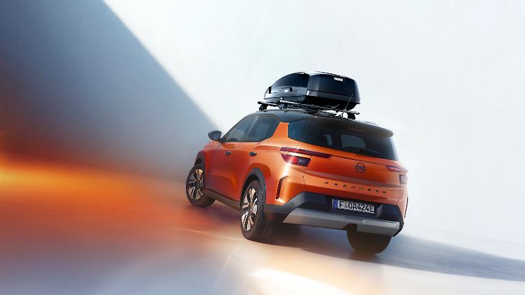 Der kleine Opel Frontera kann ganz schön nützlich sein vor allem mit seiner optionalen Dachbox.