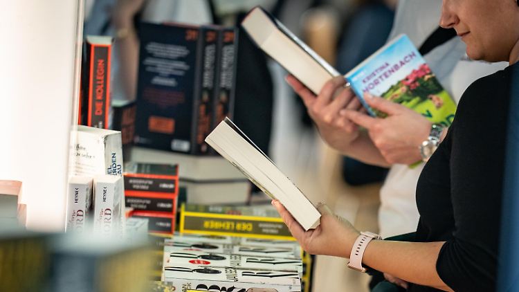 "Ich brauche etwas, was mich rausreißt aus der Gegenwart", sagen Leser von Fitzek.