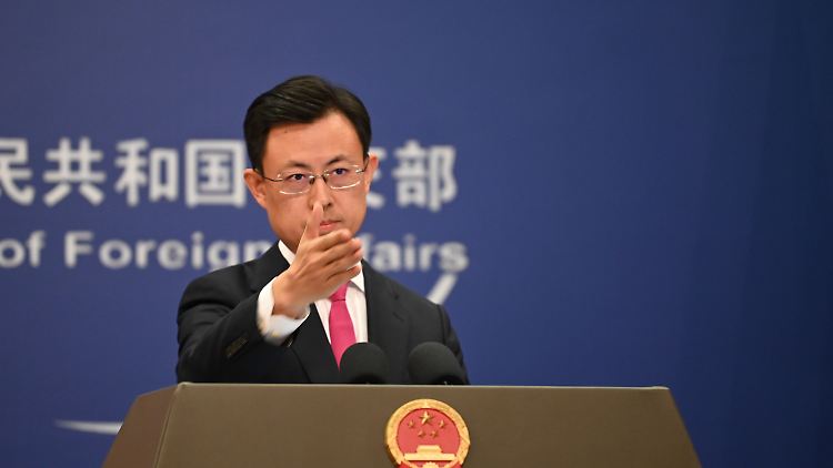 Guo Jiakun betont langfristige Perspektiven.