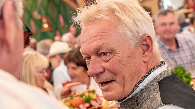 "Ich stehe für Bürokratieabbau, deshalb unterstütze ich diesen Vorschlag nicht", sagte Rainer mit Blick auf ein Namensverbot.