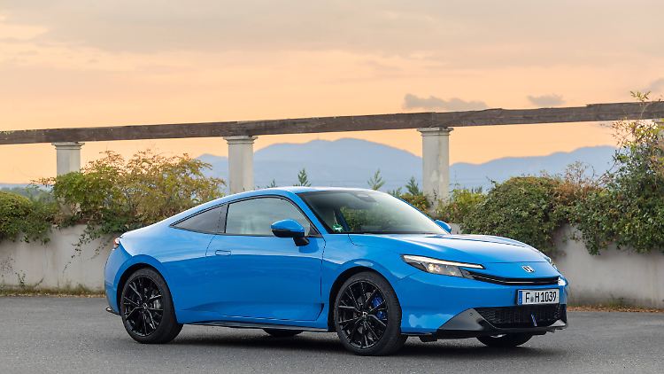 Das Coupé hat immer einen Hybridantrieb an Bord.