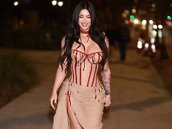 Ist denn heut' schon Halloween?: Megan Fox zeigt sich im Blut-Kleid