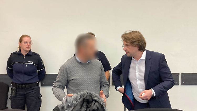 Die Krankenschwester wirft dem zuständigen Arzt vor, nicht erreichbar gewesen zu sein.