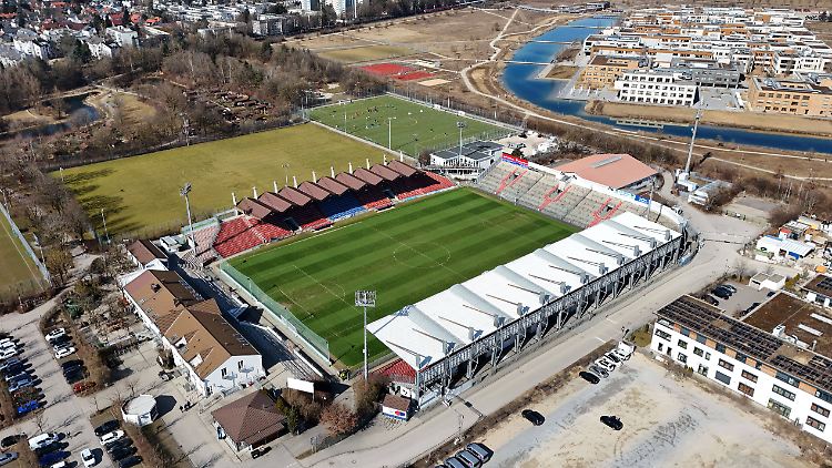 Im Sportpark Unterhaching könnte bald wieder Bundesliga-Fußball gespielt werden.
