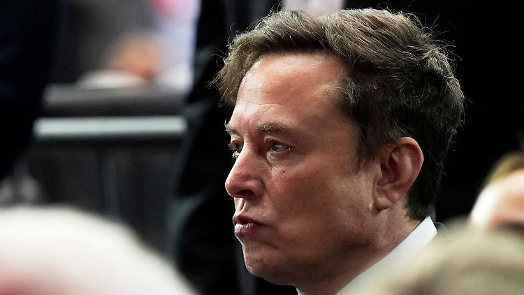 Ohne Musk an Bord könne Tesla stark an Wert an der Börse verlieren, sagt Denholm.