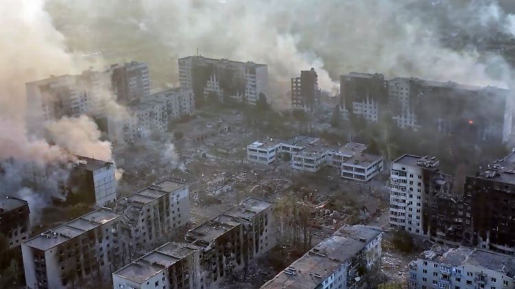 Die nordöstliche Frontstadt Wowtschansk, während des schweren Bombardements durch russische Streitkräfte, Ende Mai 2024.