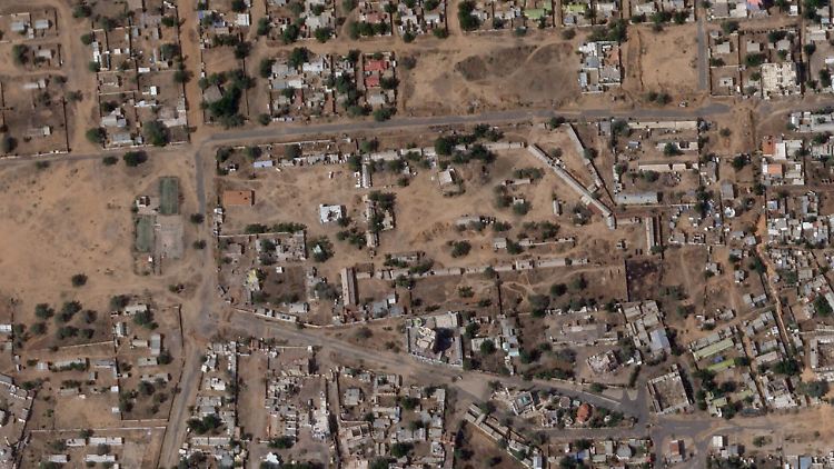 Ein Satellitenfoto zeigt das Quartier der sudanesischen Armee bei El Fasher. In der Stadt regiert nun die RSF-Miliz.