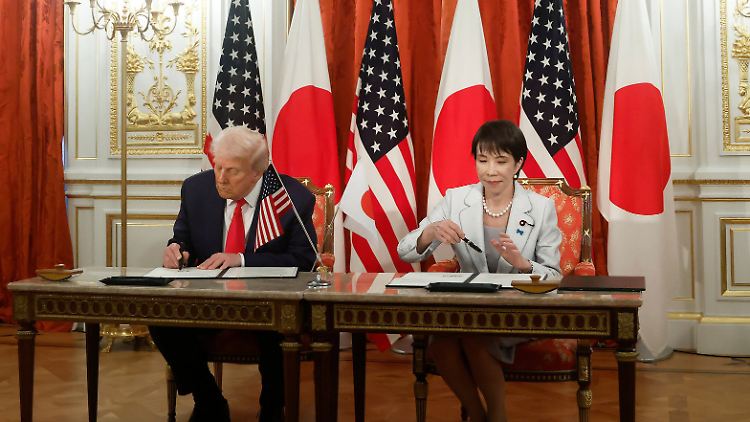 US-Präsident Donald Trump mit Japans Premierministerin Sanae Takaichi.