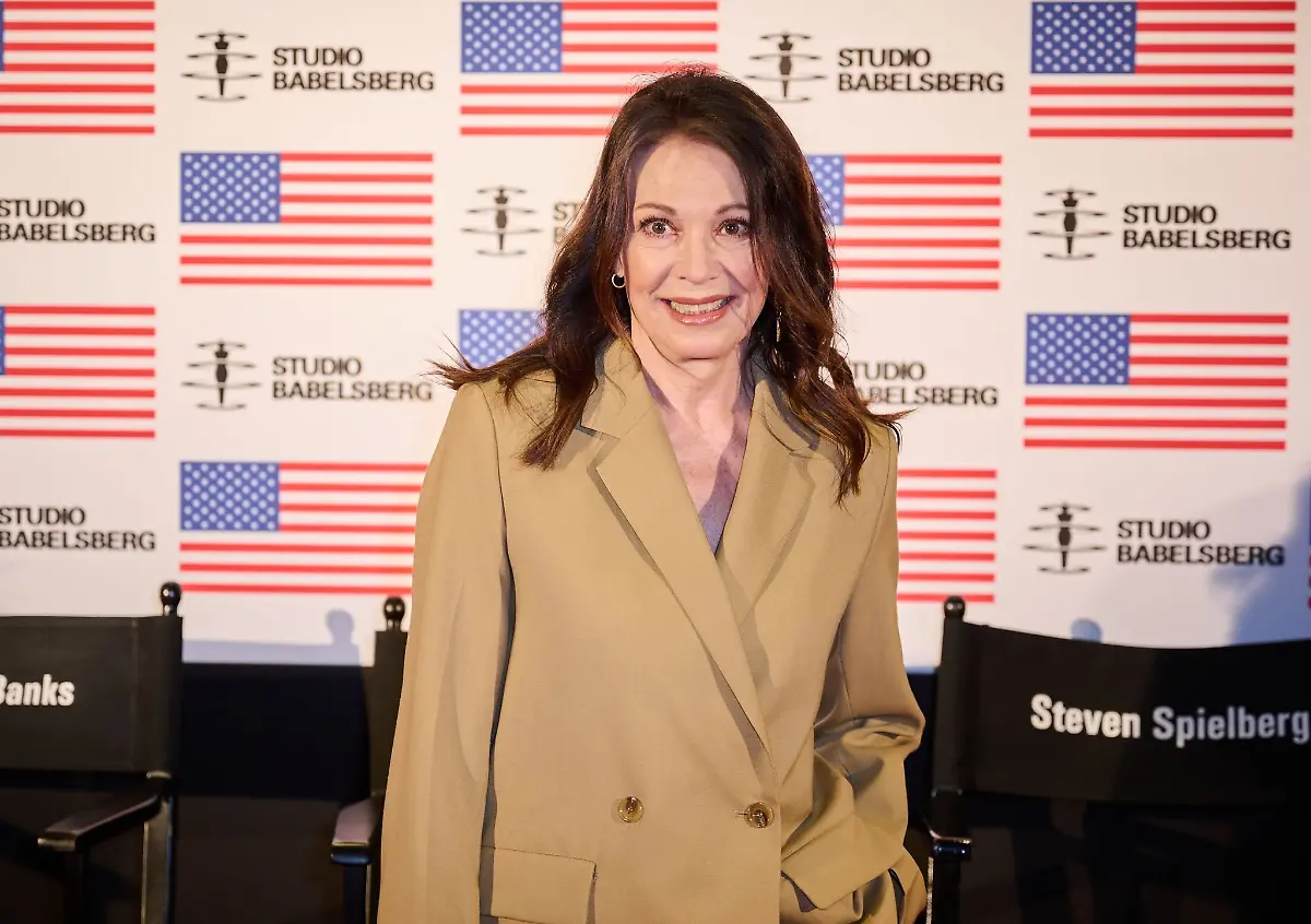 Die-Schauspielerin-Iris-Berben-ist-am-Karfreitag-im-ARD-Film-Und-dann-steht-einer-auf-und-oeffnet-das-Fenster-als-krebskranke-Fotografin-zu-sehen