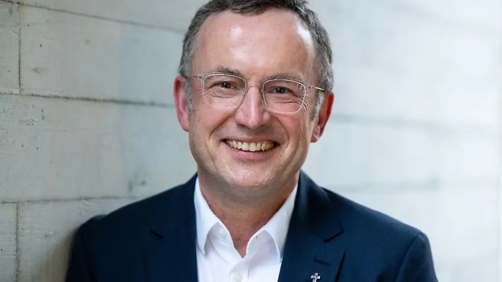 Christian-Kopp-aufgenommen-waehrend-der-Landessynode-nach-seiner-Wahl-zum-Landesbischof