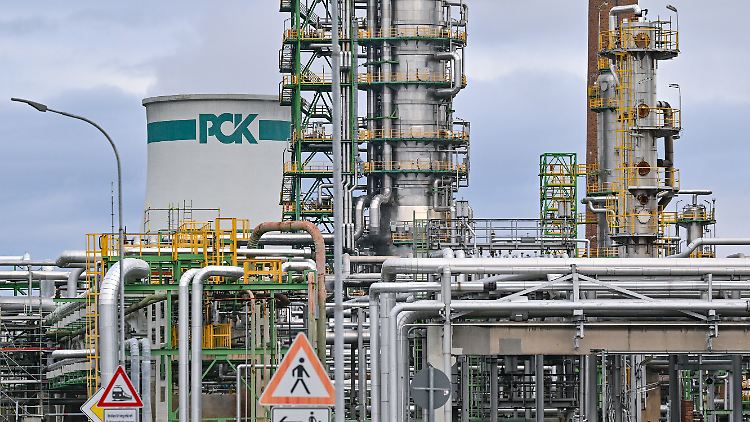 Die Bundesregierung kontrolliert seit 2022 auch die Mehrheitsbeteiligung an der PCK-Raffinerie in Schwedt.