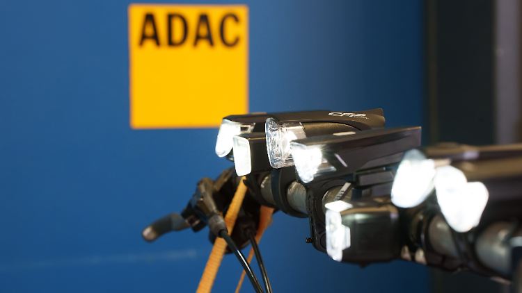 Zehn akkubetriebene Frontleuchten für Fahrräder hat der ADAC in einem Vergleich getestet.