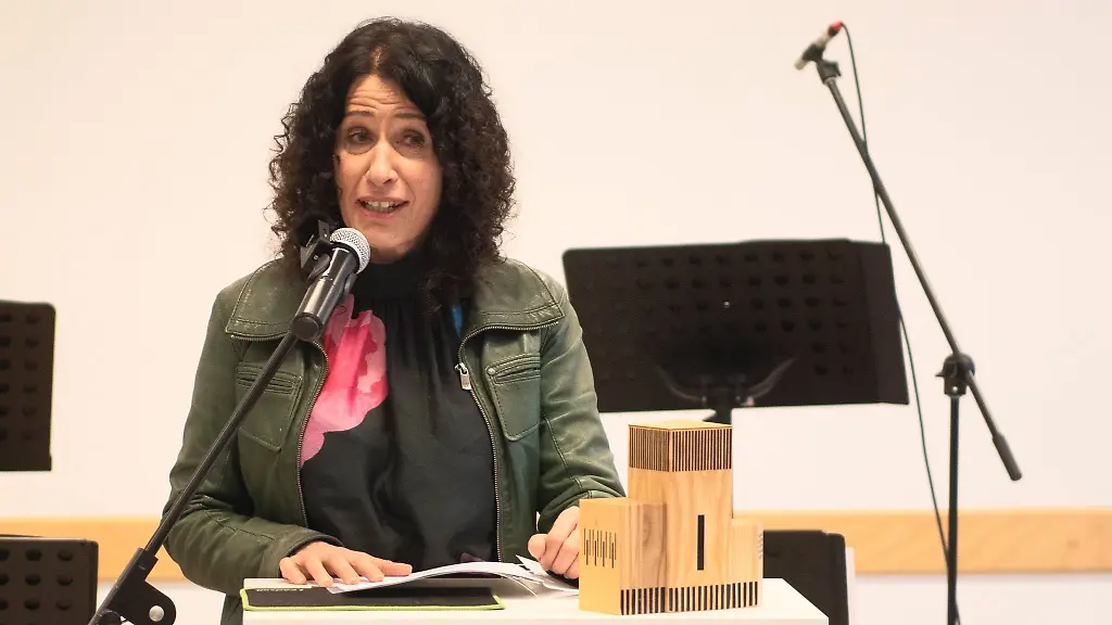 Bettina-Jarasch-Buendnis-90-Die-Gruenen-Buergermeisterin-in-Berlin-spricht-beim-multireligioesen-Fastenbrechen-des-House-of-One-im-Campus-der-Wilhelmstadtschulen-in-Spandau